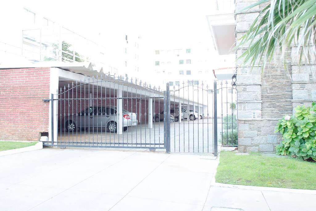 Entrada a cochera.