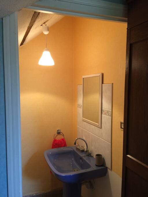 Point d'eau privée dans la chambre