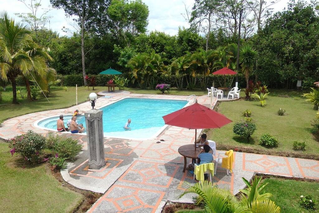 LA PISCINA