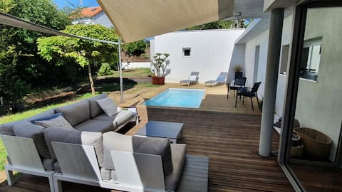 Architect-designed house & heated pool in southern Tours