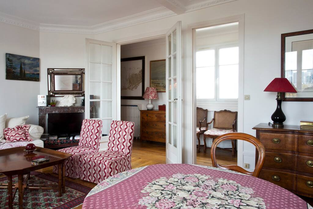 Luminous and cosy living room