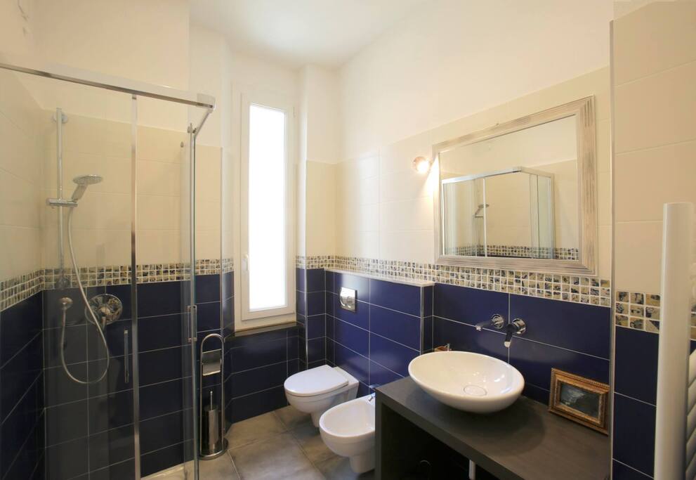 Il bagno della camera 2 - Bathroom of Room 2