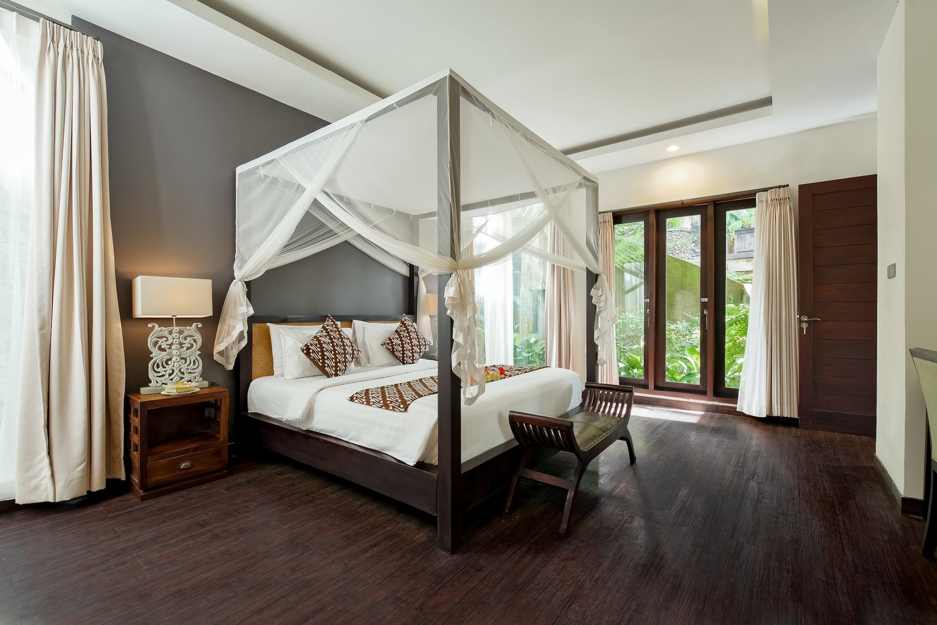 7-Bedroom Villa with Infinity Pool & Jungle Views — Foto 2