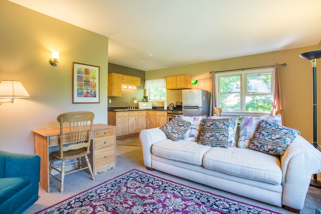 Great open floor plan in living room/kitchen