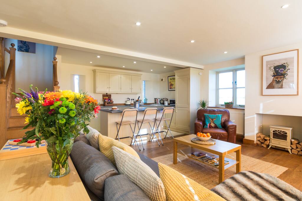 Living room/kitchen area