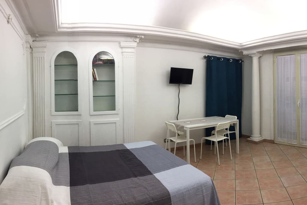 Stanza con letto matrimoniale + letto singolo vista 2