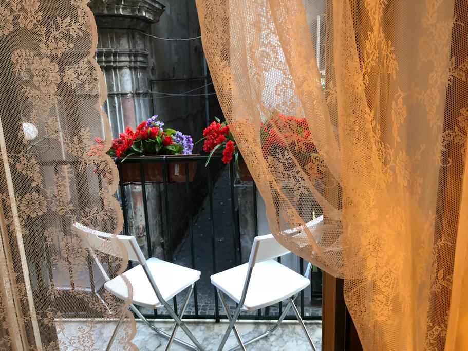 Balconcino su via dei tribunali