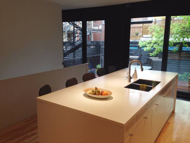 2 floor apt 4 br and 2 btr – Jean-Talon Market gallery image 4