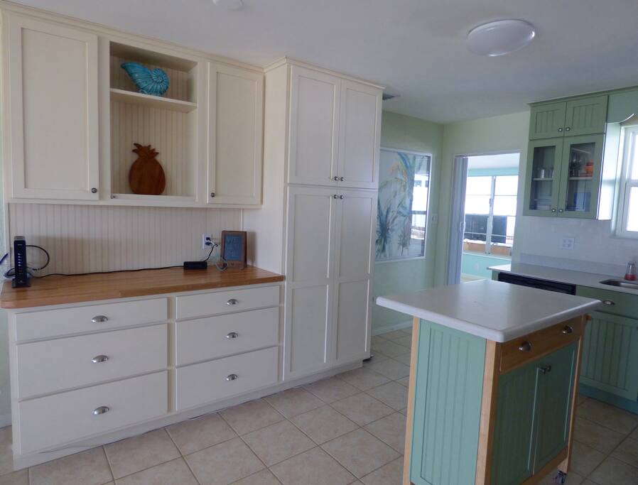 Lots of storage in the well equipped kitchen