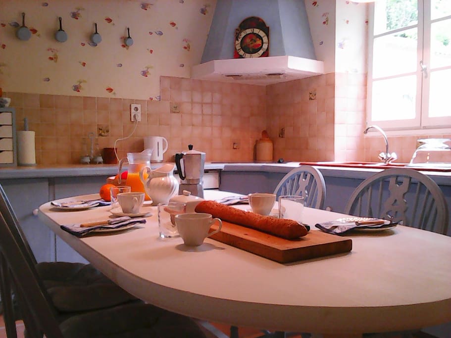 Cuisine/Salle à Manger.
Kitchen/Dining Room.