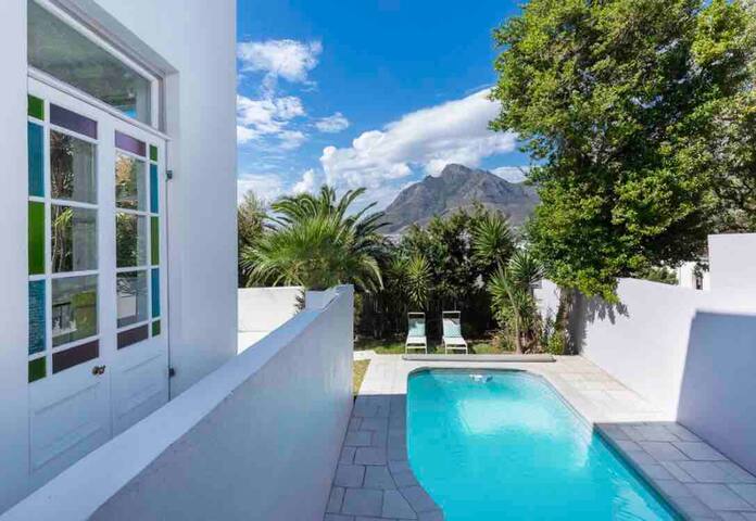 Large 4 bed house, no loadshedding, pool, A+views gallery image 2