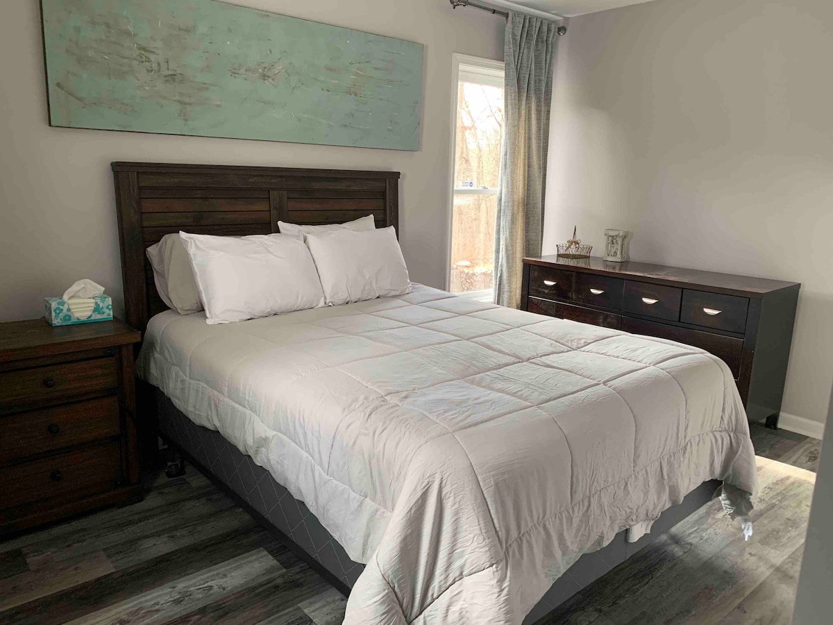 Მაღლა საძინებელი - დედოფალი