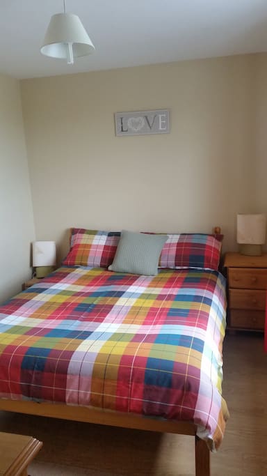 East bedroom...