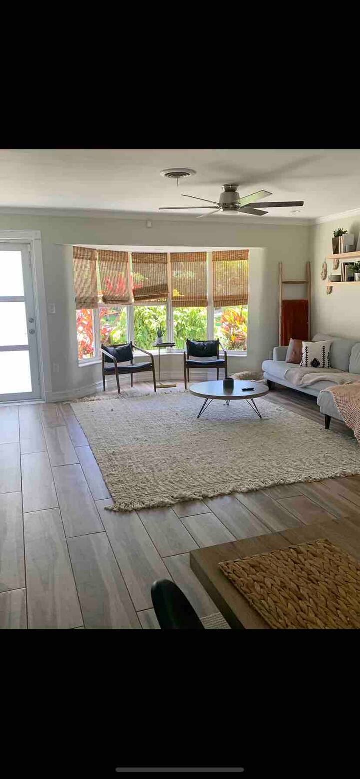 Charming Boho Beach House. 3 Bedrooms. - 보카러톤