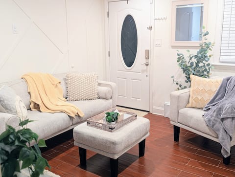 Clean and Comfy 2 Bdrm- Private Guest Apartment!