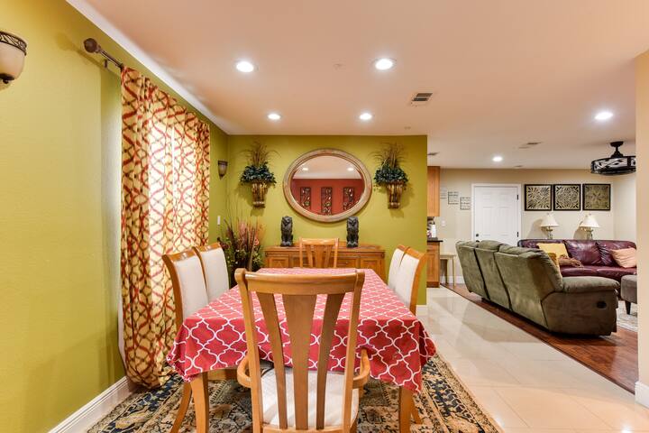 Newly Remodel 4BR/2BA & Jacuzzi 5 min airport &DT gallery image 4