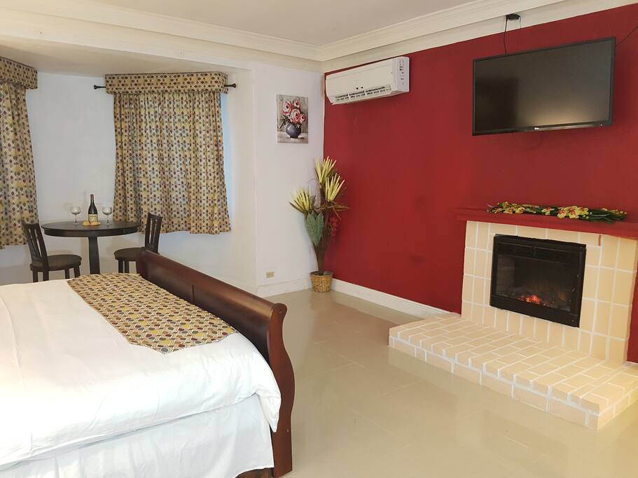 Poinciana Suite - Fireplace