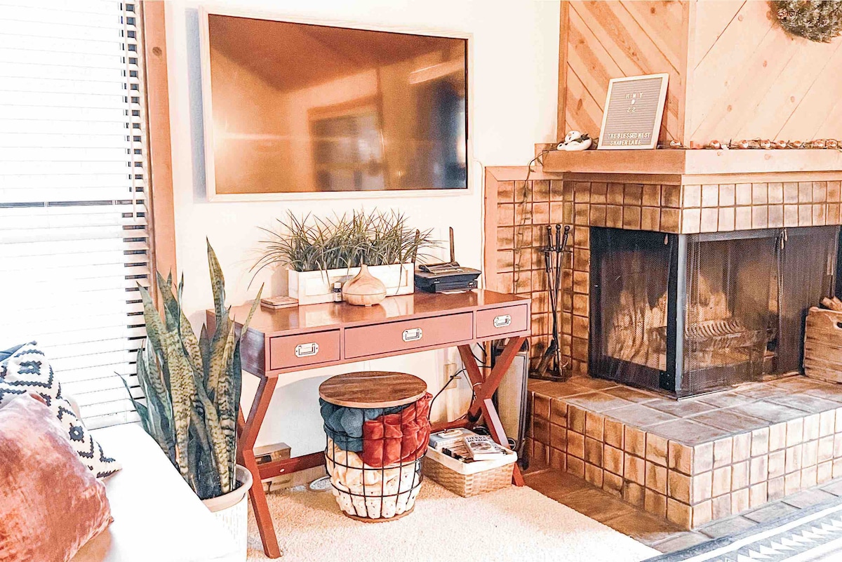 Successful Airbnb property: Family Friendly, Spa/Sauna - 6 min to the lake! in Shaver Lake