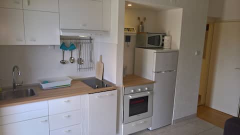 Top Airbnb: Apartments Lonić 1 - 5 meters from private beach in Općina Kukljica