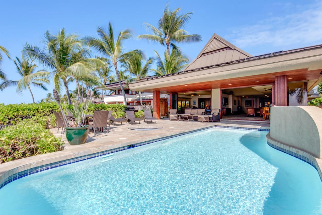 Indoor/Outdoor Living Open up to Large Pool