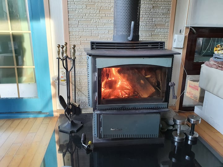 Je to krb. Vykurovanie, varenie a spálenie. Sladké zemiaky so zbraňami sú tiež pečené ？ ？