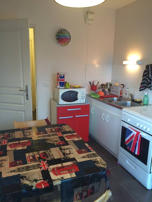 Cuisine séparée, 8 m2, lumineuse