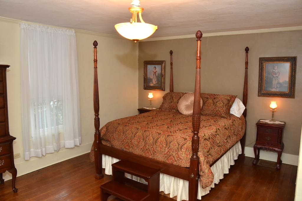Master Bedroom-Queen Bed