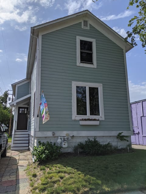 Walk downtown, private fenced yard, pet friendly