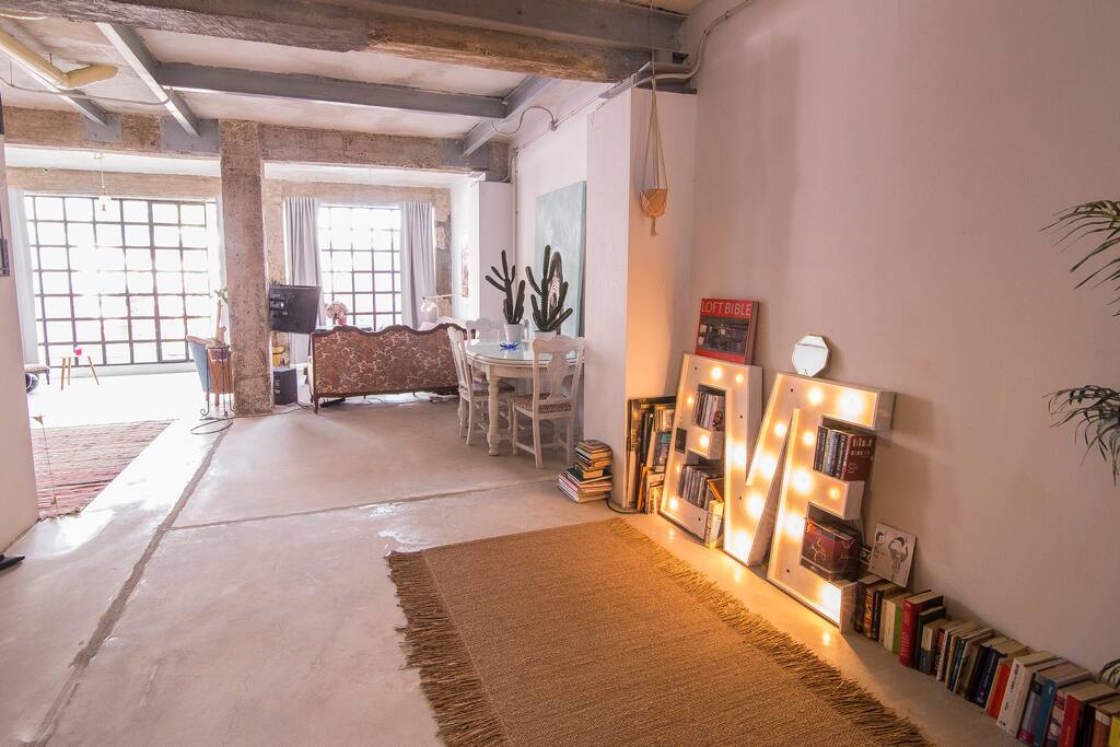 Welcome to Eva's loft! Are you ready to fall in love with it?