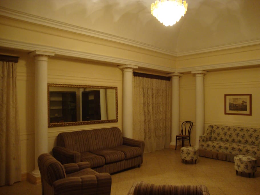 salone con divano letto matrimoniale