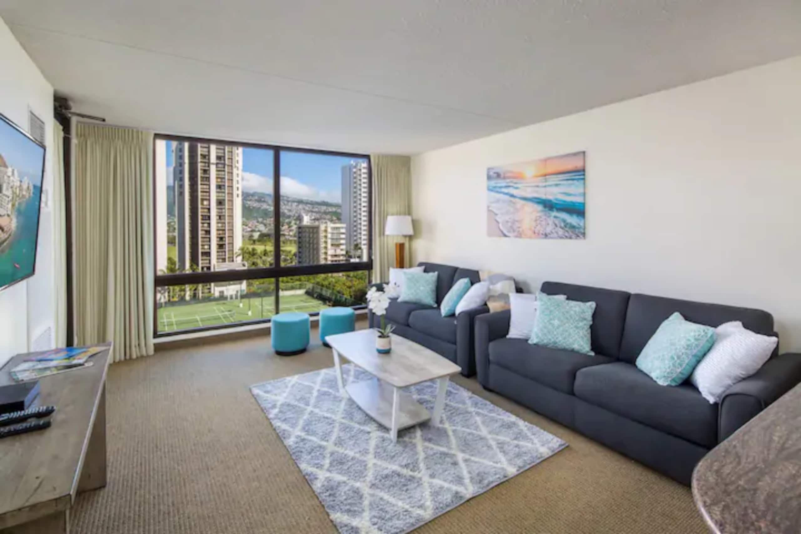 Condo in Honolulu · ★4.61 · 1 bedroom · 3 beds · 1 private bath - Image 1