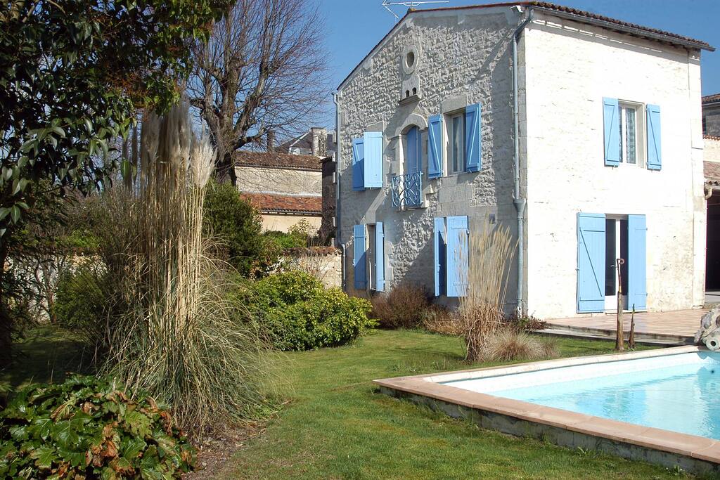 Garden (showing small gite)