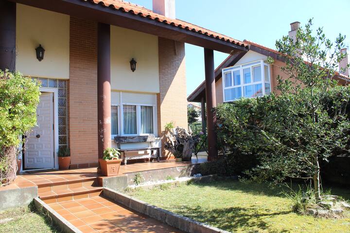 Chalet  en Santander 3" Private Room"