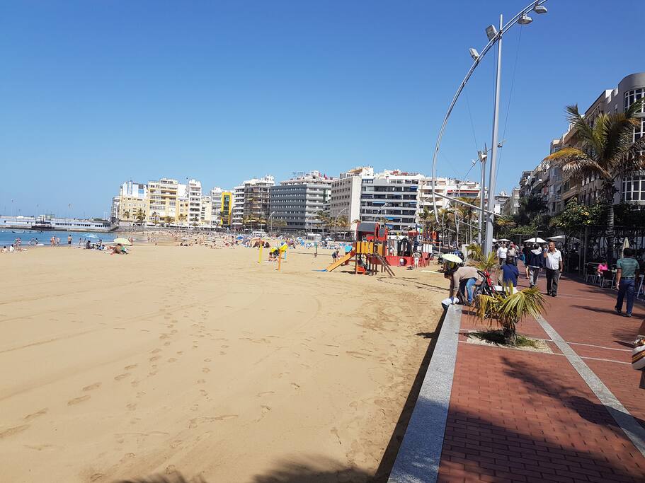 Vista de la Playa Las Canteras.