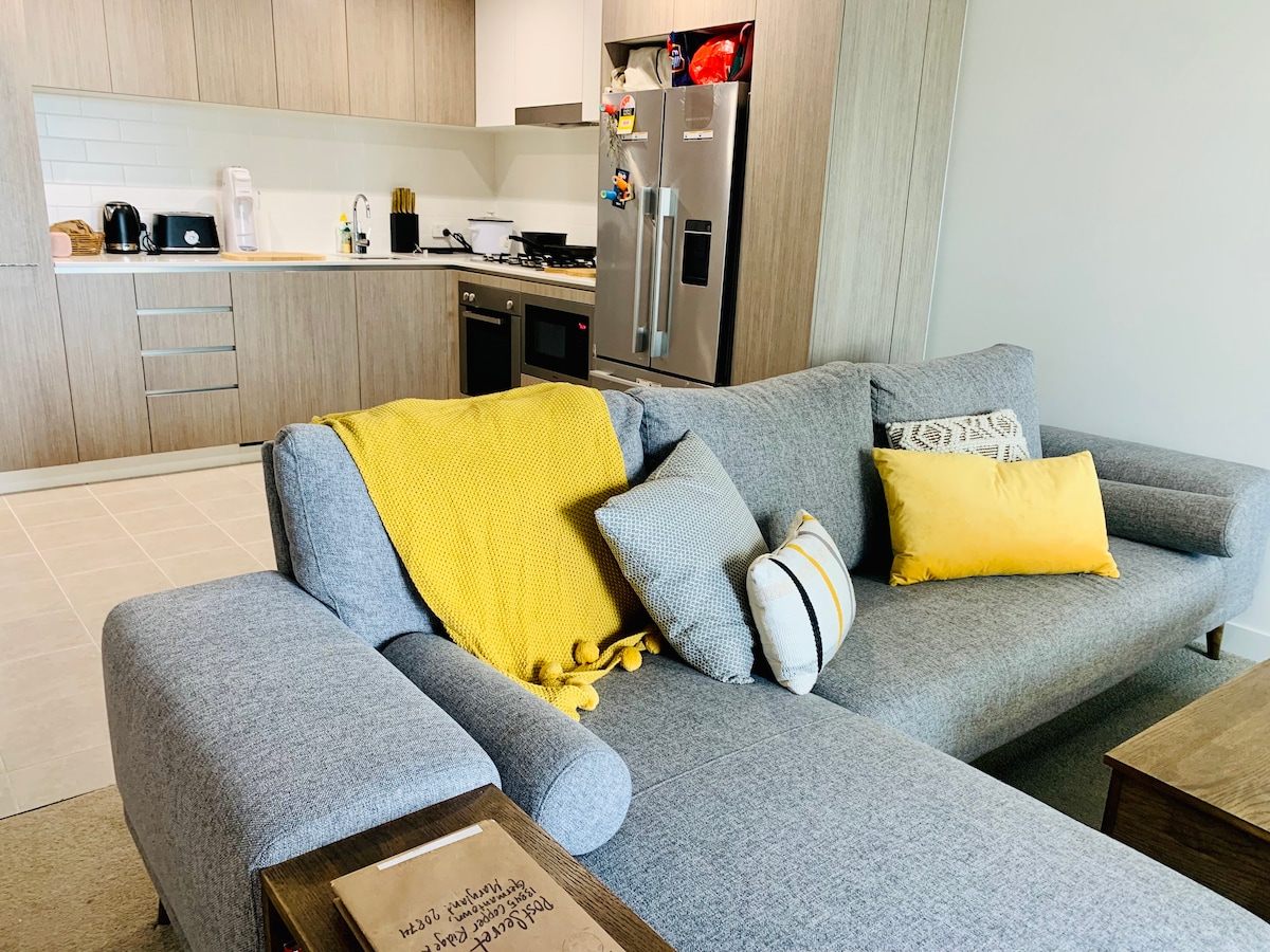 Popular Airbnb listing: Rooftop Pool With a Stunning View in Hamilton