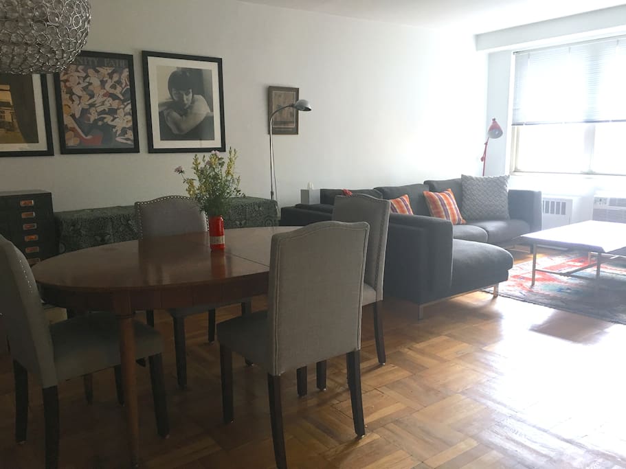 Large living room. High speed (100mbps) wifi throughout. Quiet with city view.
