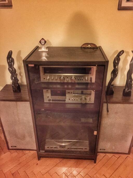 Powerful classic stereo system (with aux connectivity and apple airplay)