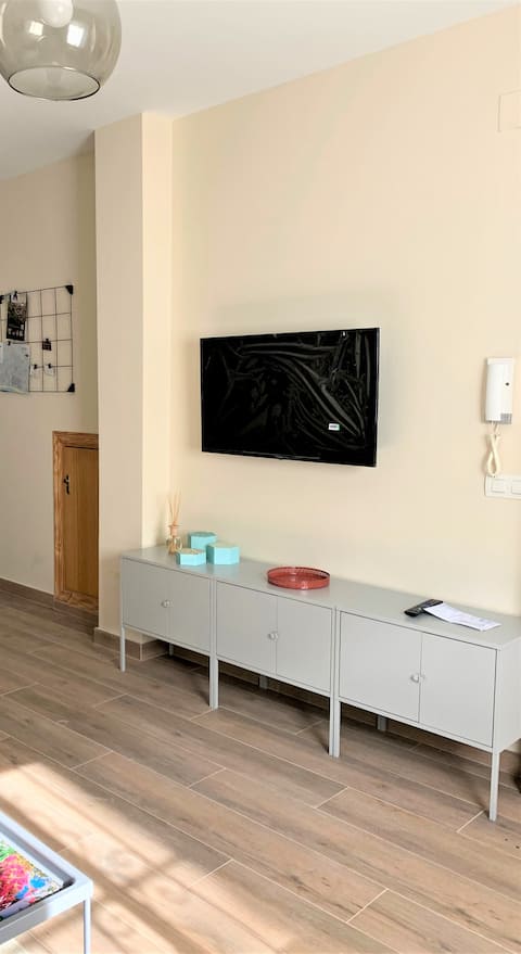 Airbnb con mejor rendimiento: Centrally located apartment and steps to the beach en Estepona