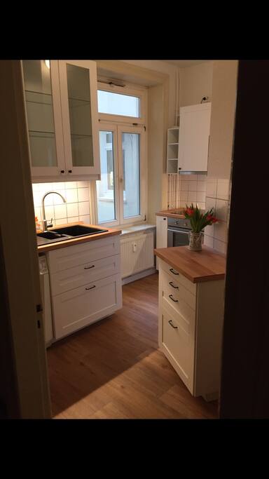 Willkommen! Come in. Ich freue mich auf gute Gäste.
