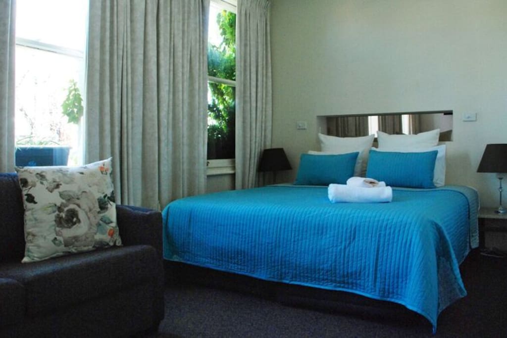King size bed or two single beds