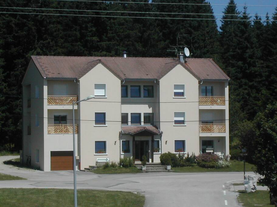 Votre meublé sera de ce côté de la maison