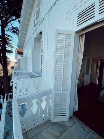 Deniz Manzaralı Huzurlu Köşk Dairesi gallery image 5