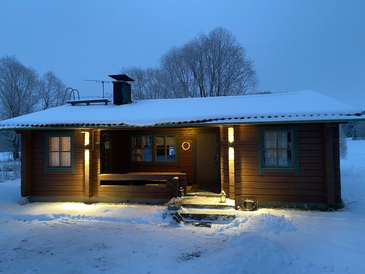 Hirsitupa Maatilan Pihapiirissä 1