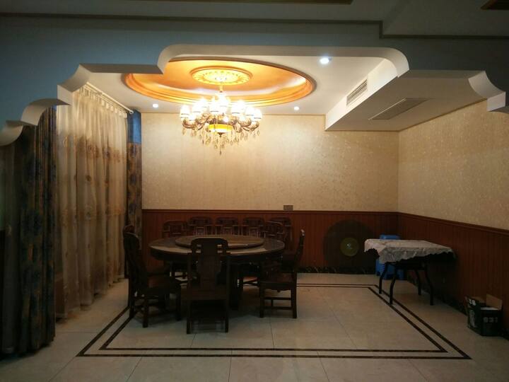 清馨幽舍临溪落地窗大床房 Houses For Rent In Huzhou Zhejiang China 清馨幽舍临溪落地窗大床房 Houses For Rent In Huzhou Zhejiang China