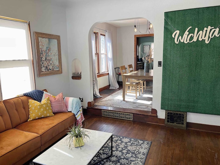 Riverside Home W/ Fenced Yard + Weekly Discounts! - Wichita, KS