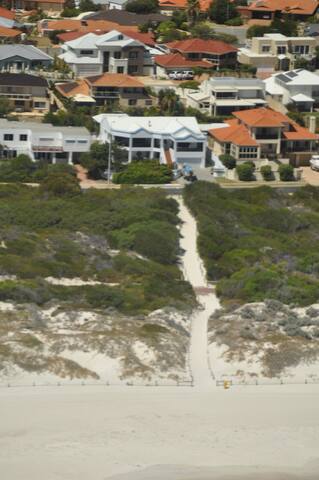Mullaloo Beach Front, heat pool sauna ocean views gallery image 5