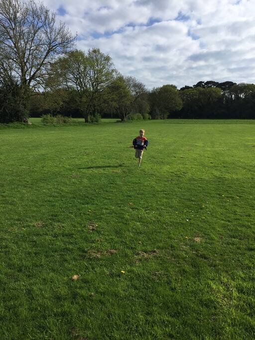 Open fields 2 min at end of road links directly into field then onto woods,Park etc