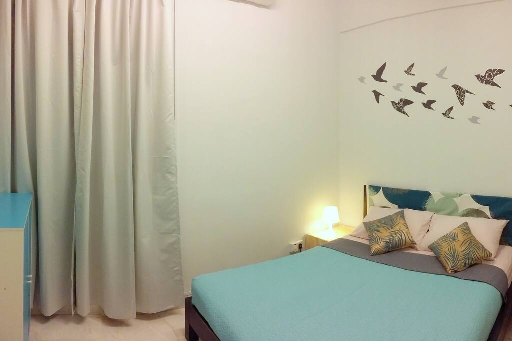 Dream room with tasteful deco.