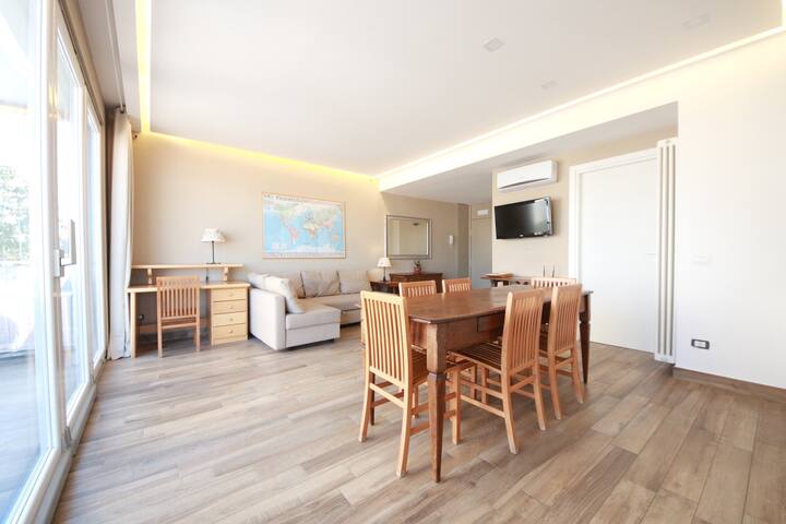 Luxury SUITE with terrace in historical center gallery image 4