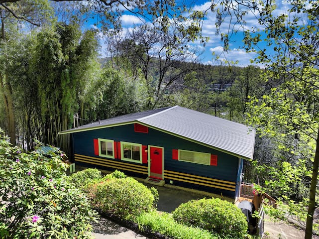 Two Separate DT Asheville MNT Chalets-Zurich 9A&9B gallery image 3